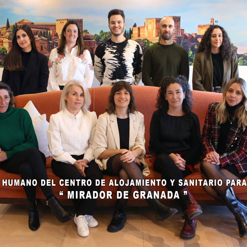 FOTO GRUPO CON EL SOFA 1 Foto Grupo Con El Sofa 1